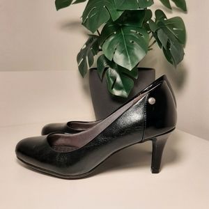 Women's Life Stride Black Lively Pump Size 6W